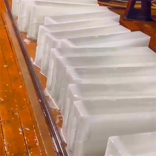 奉贤夏季防暑降温新选择：大冰块降温，良臣制冰厂